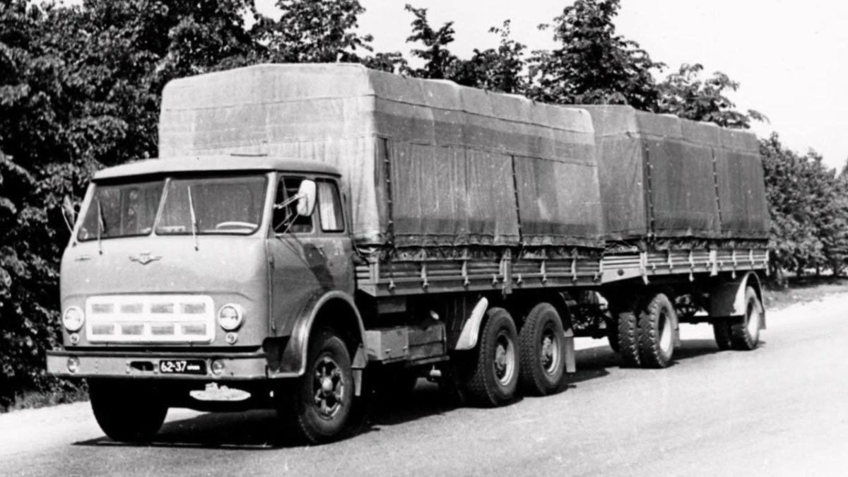 МАЗ 515 седельный тягач