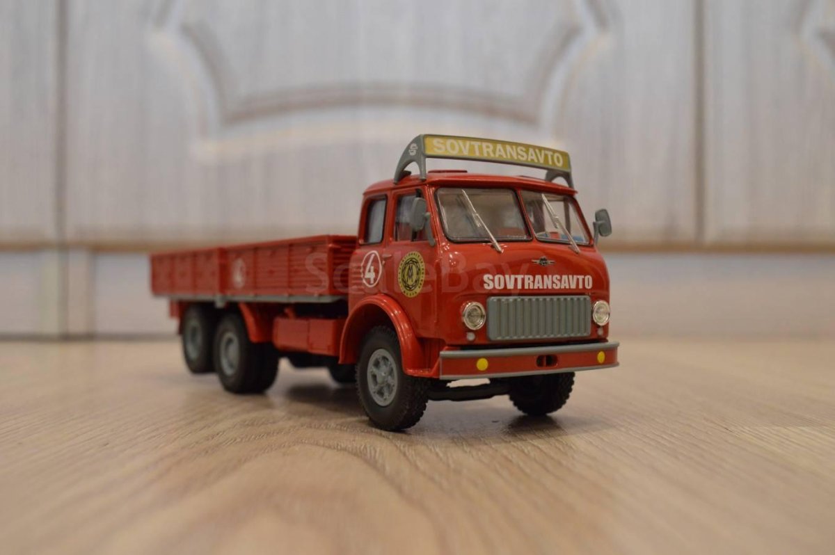 МАЗ 516 мировой парень 1:43