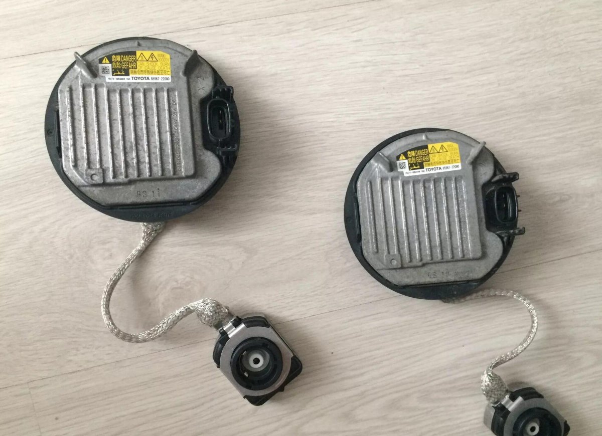 Блок розжига ксенона Camry 50