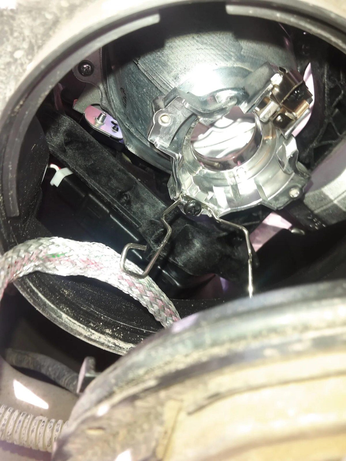 Камри 2015 патрон лампы ближнего света