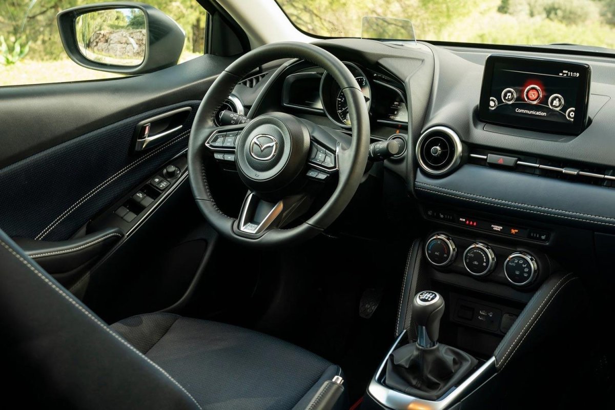 Мазда 3 хэтчбек салон 2020