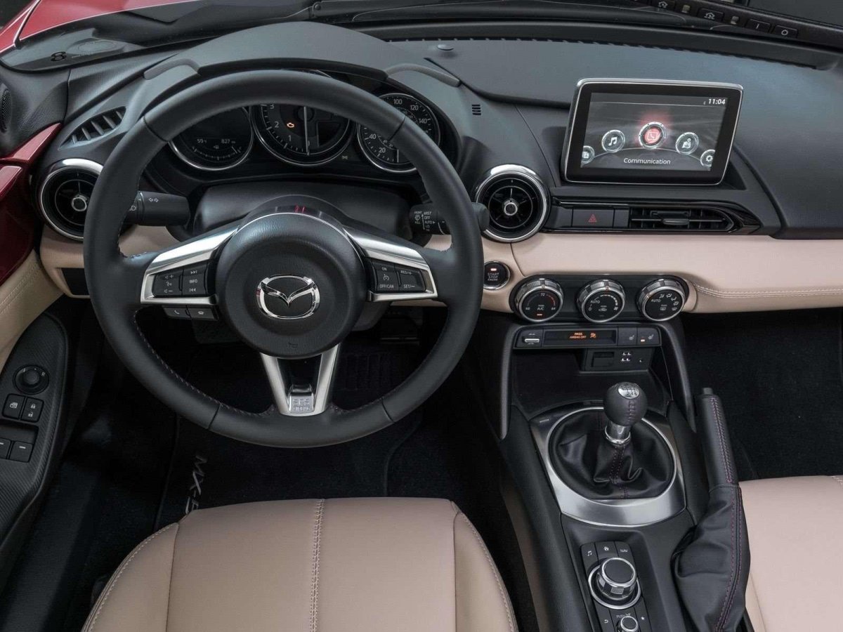 Mazda MX-5 Miata салон