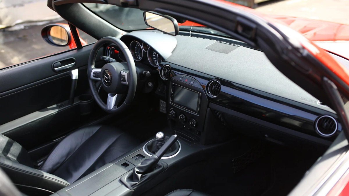 Mazda MX-6 салон