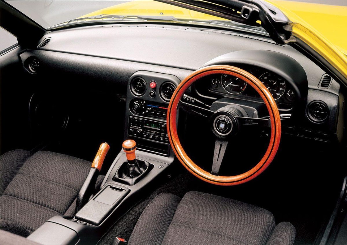 Mazda MX-5 1990 Interior