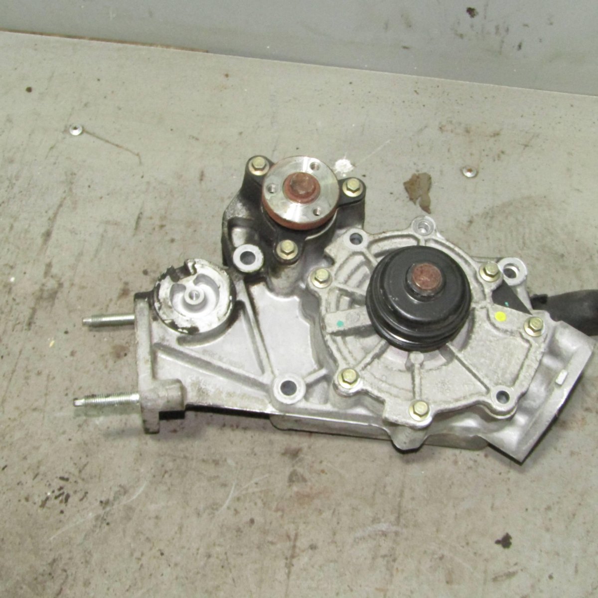 Помпа Ягуар 2.0 турбо