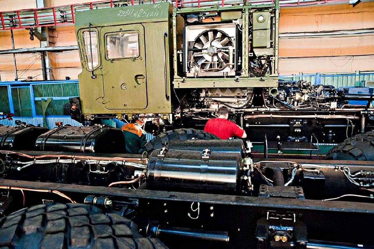 Двигатель МЗКТ 7930