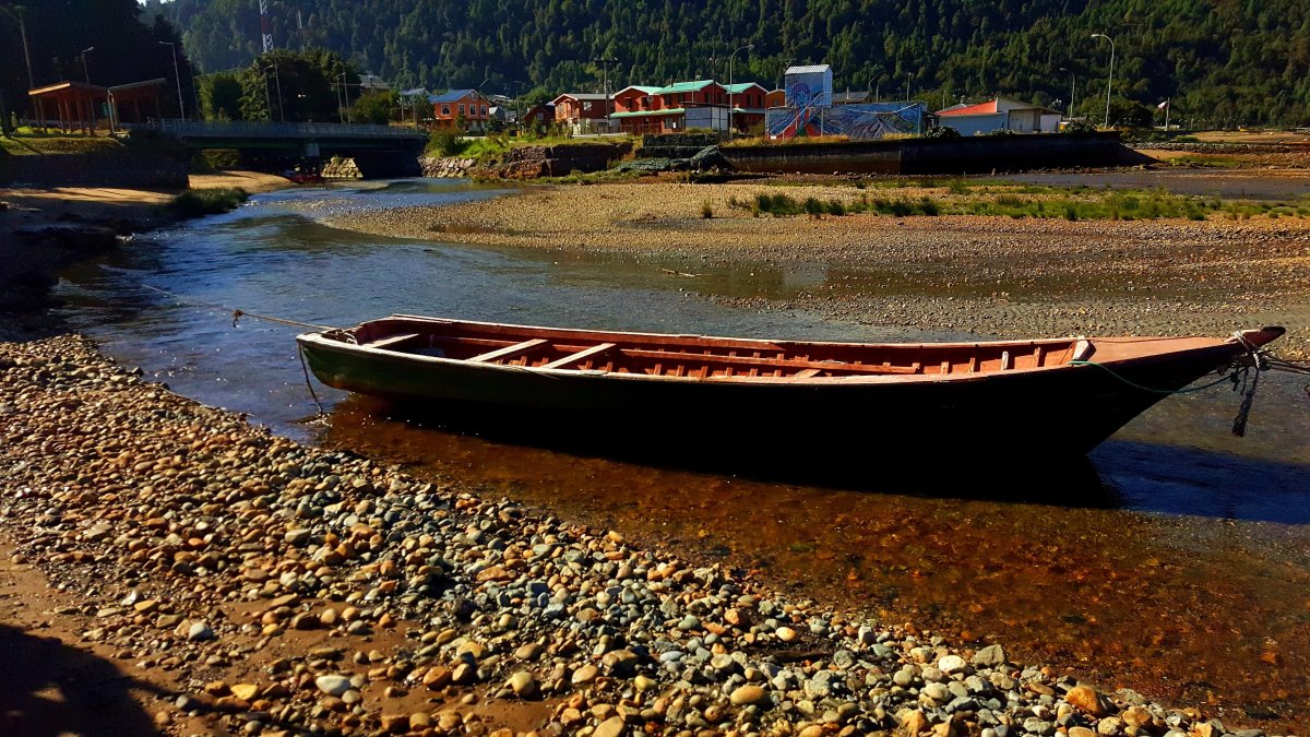 Лодка на берегу