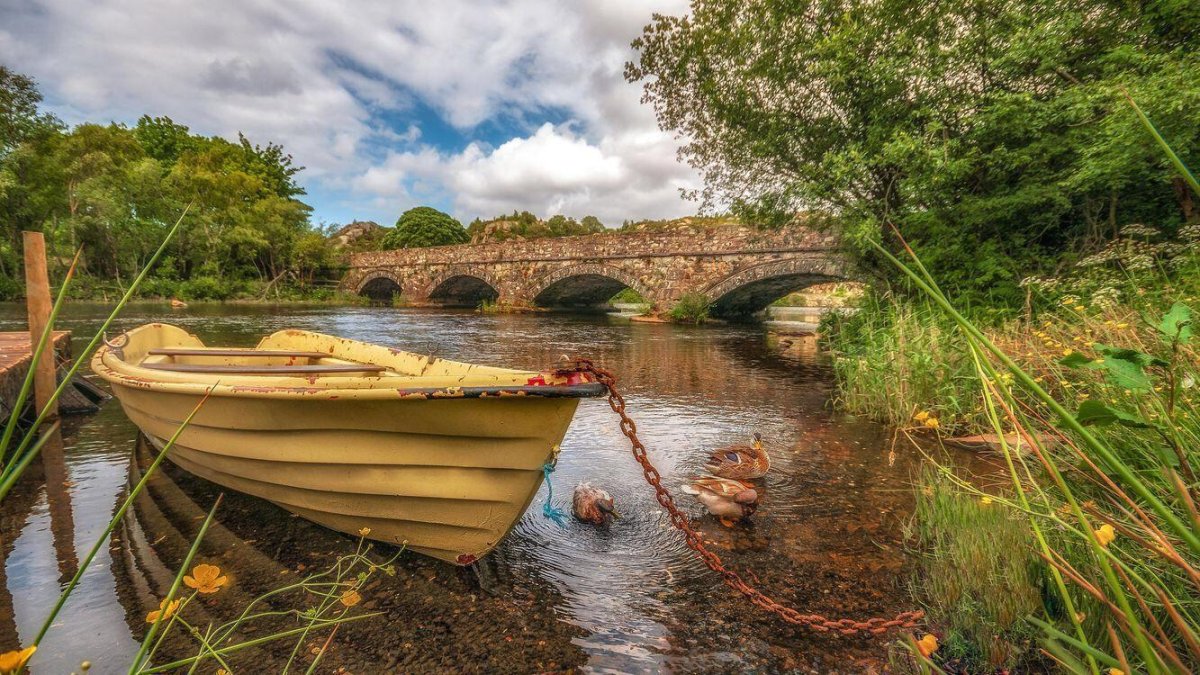 Лодка на реке