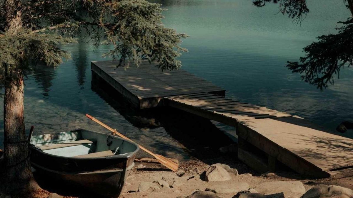 Пирс на озере