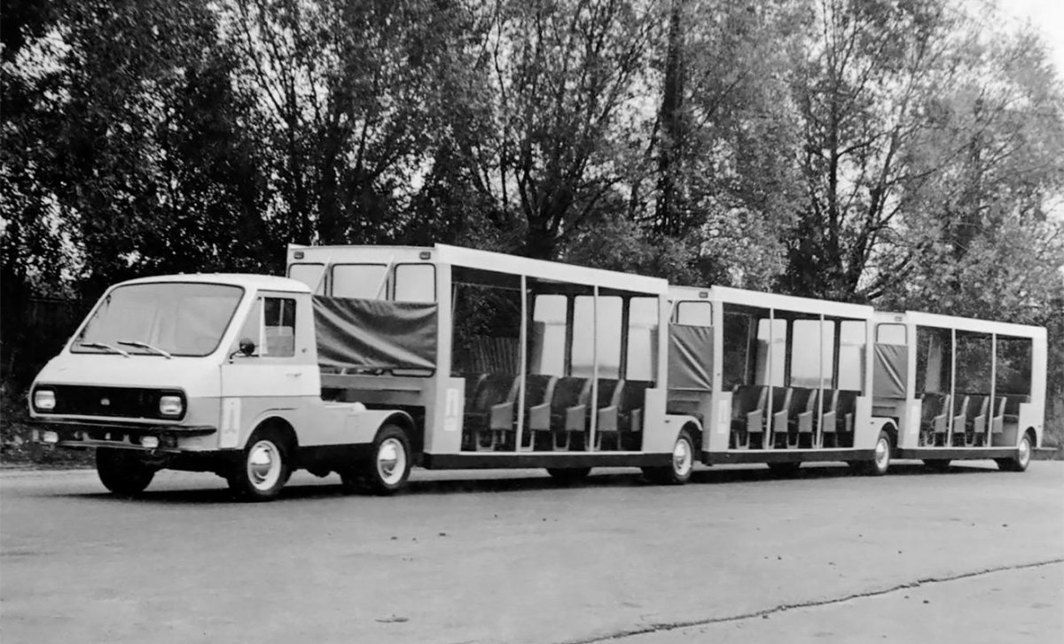 Автопоезд РАФ-3407.