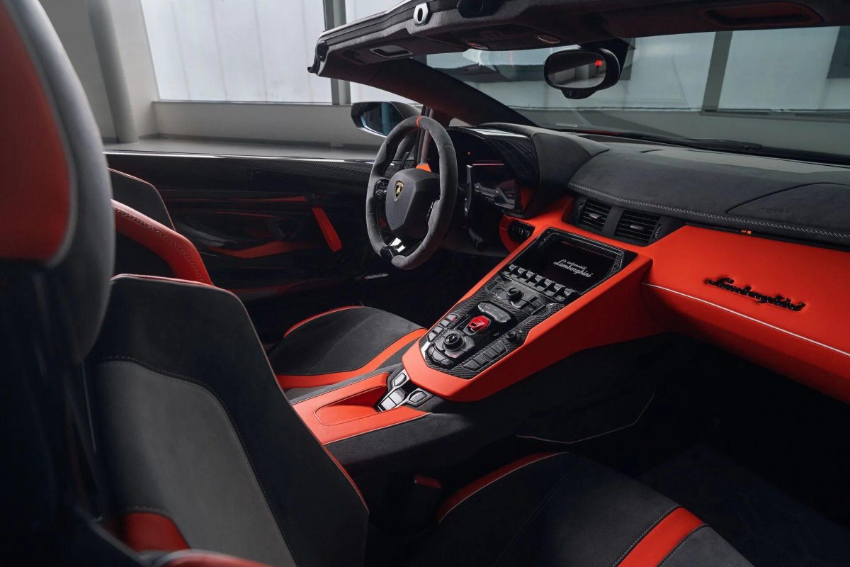 Lamborghini Aventador 2021 салон
