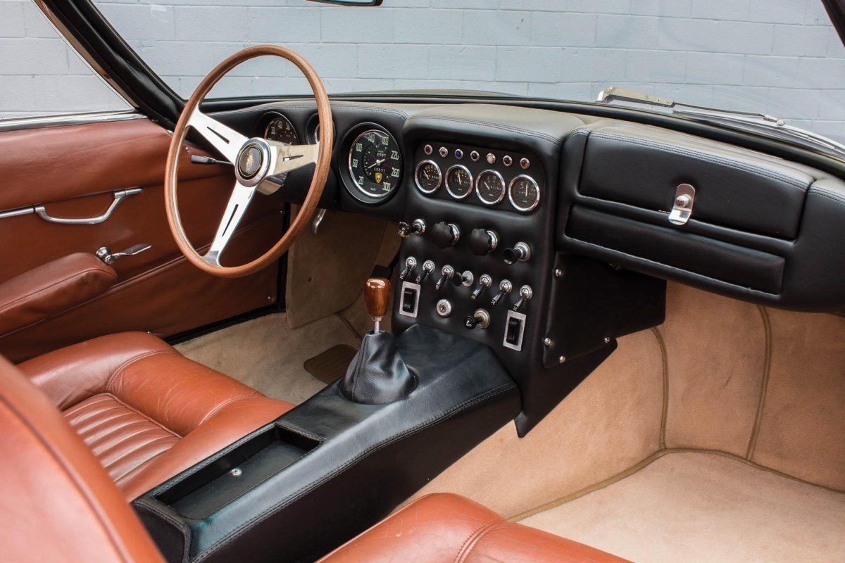 Ламборджини 350gt салон