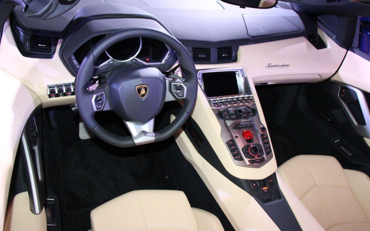 Ламборджини авентадор салон