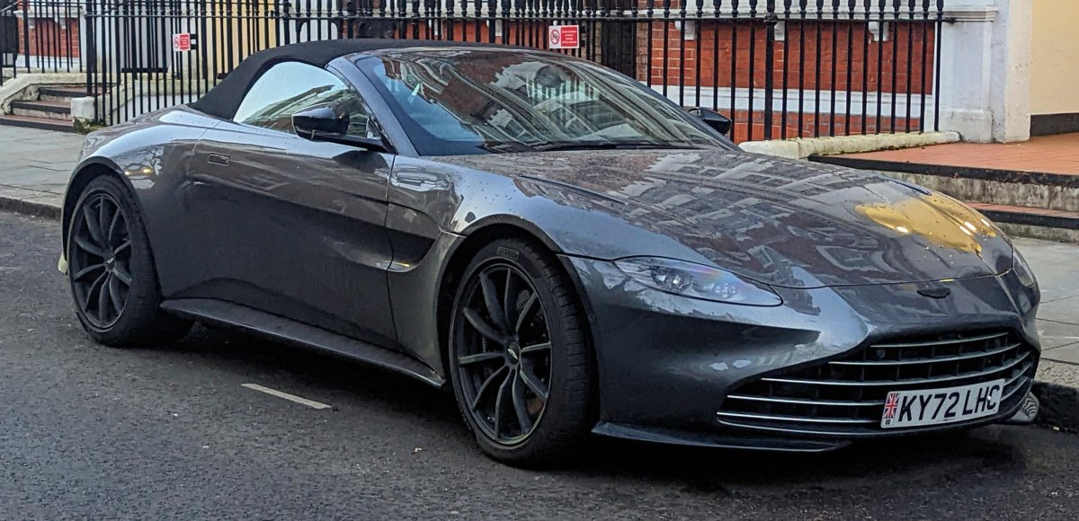 Aston Martin Vantage Roadster