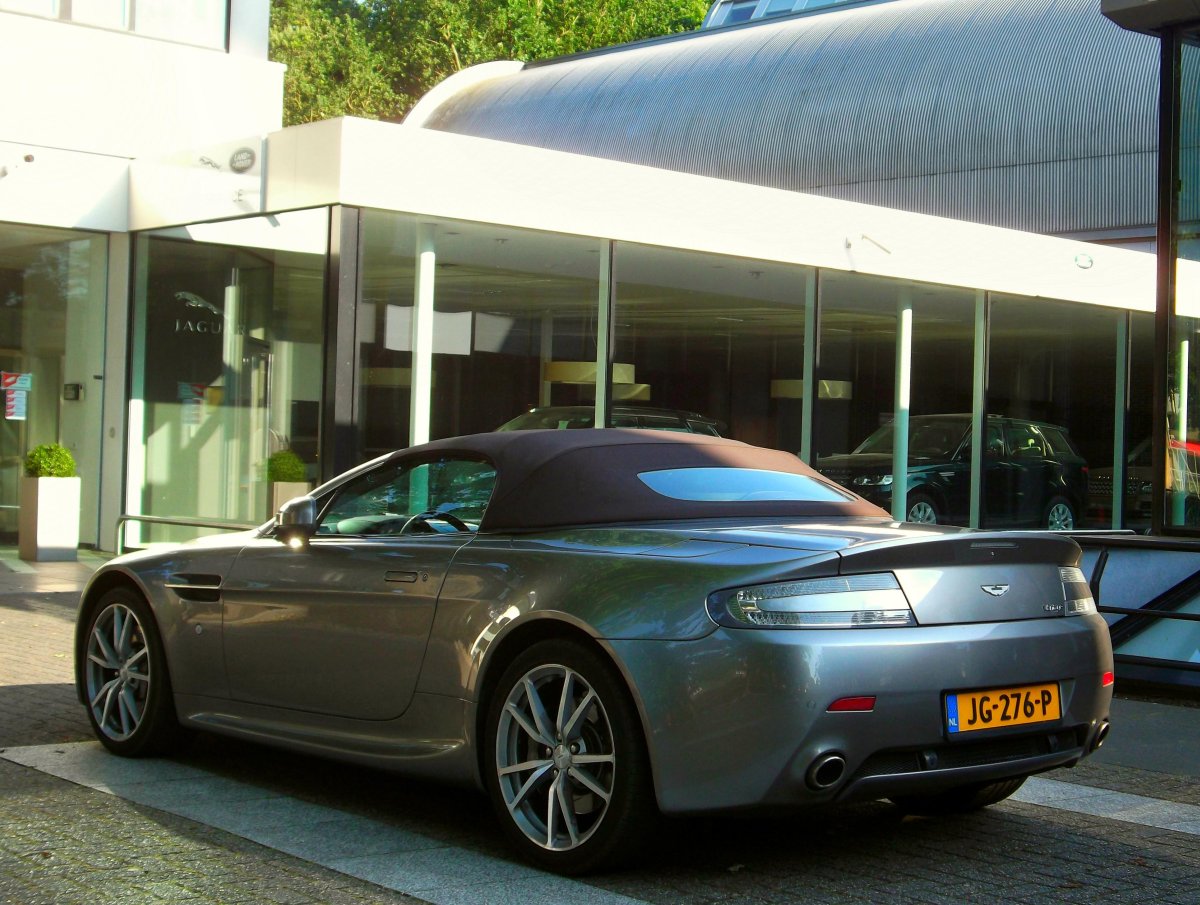 Aston Martin Vantage Roadster