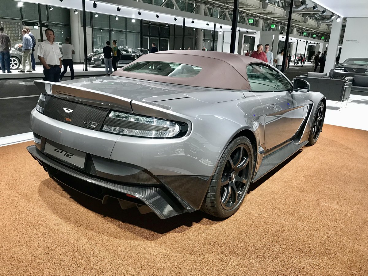 Aston Martin Vantage gt12
