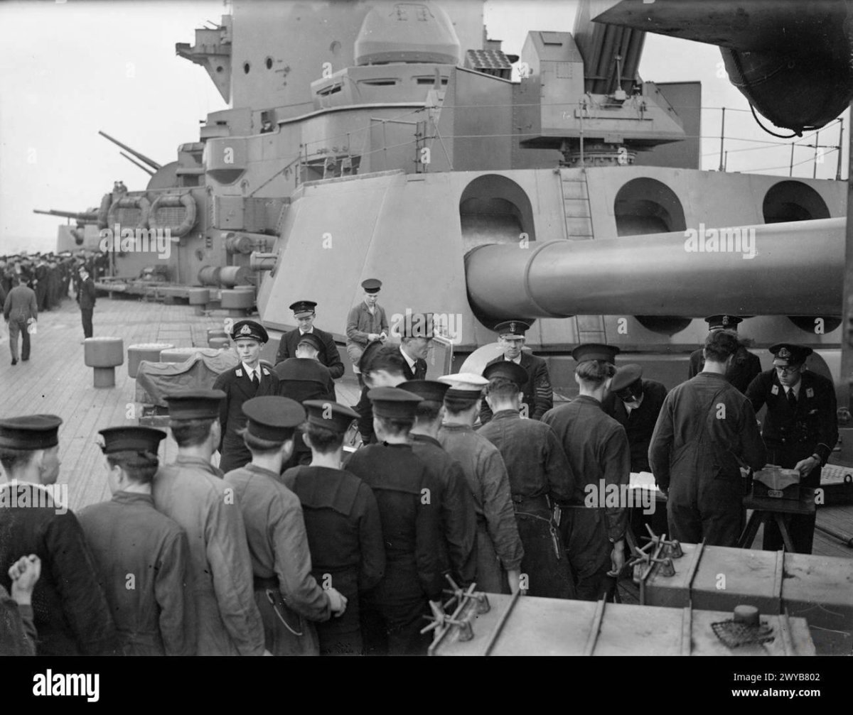 Залп главного калибра линкора