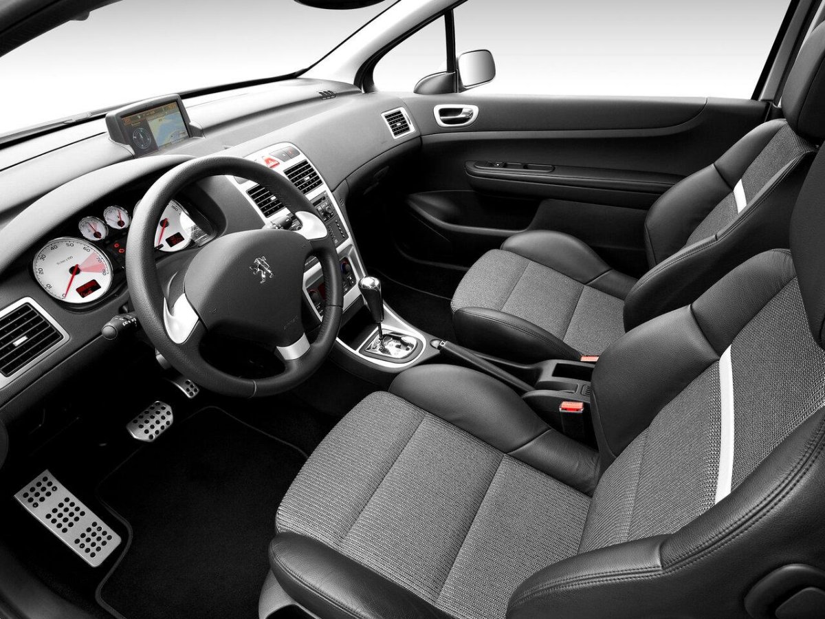 Пежо 308 внутри