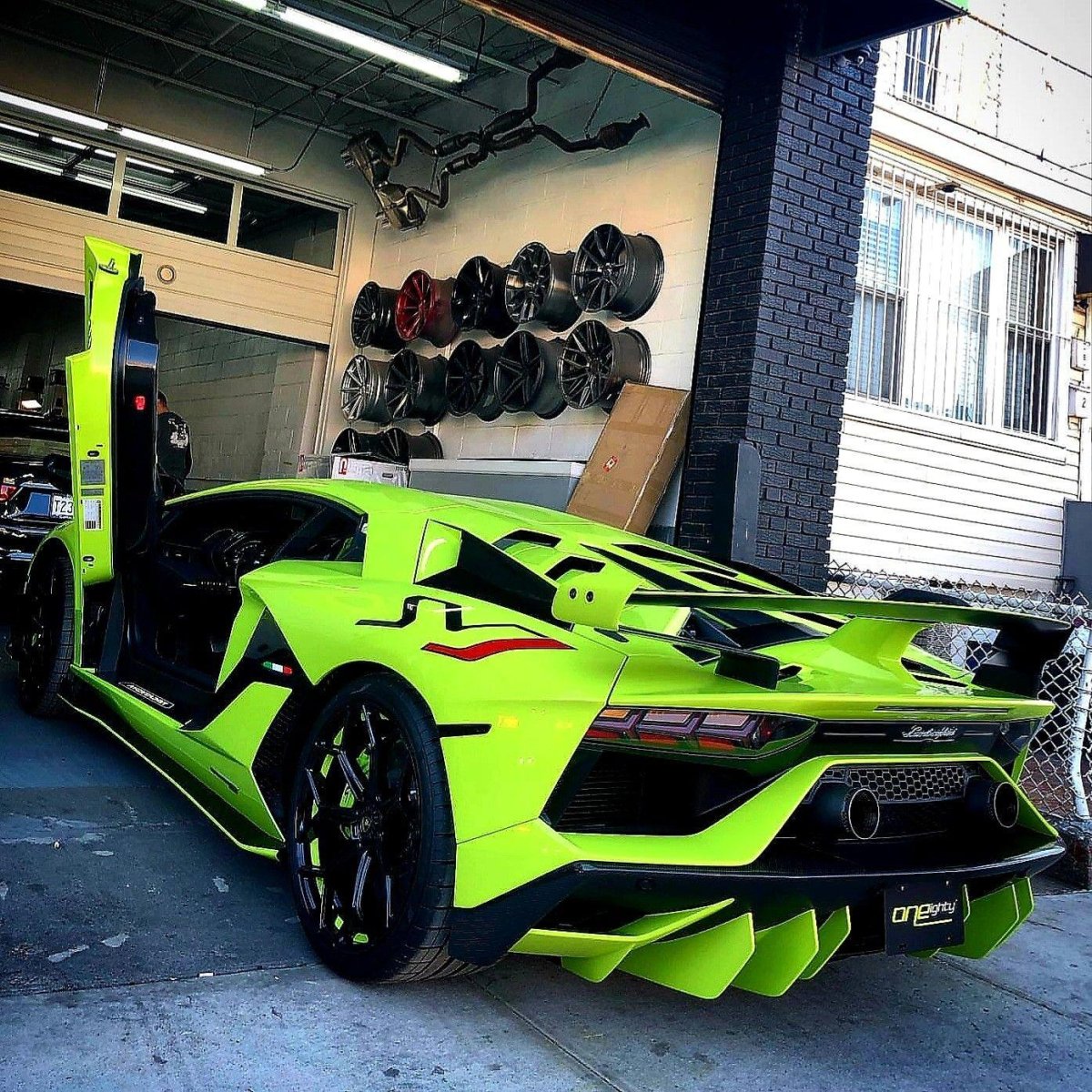 Ламборджини авентадор