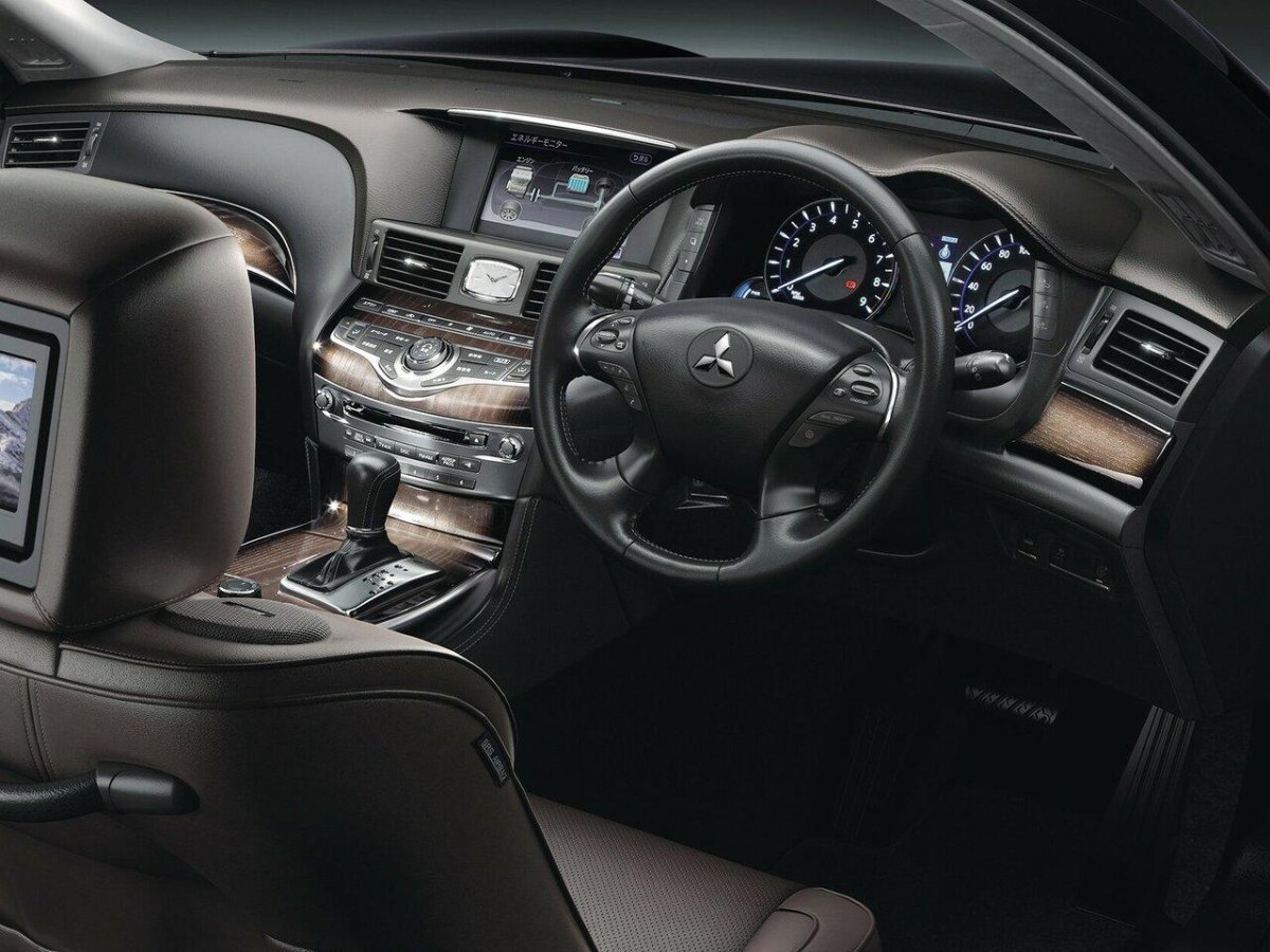 Mitsubishi Proudia 2