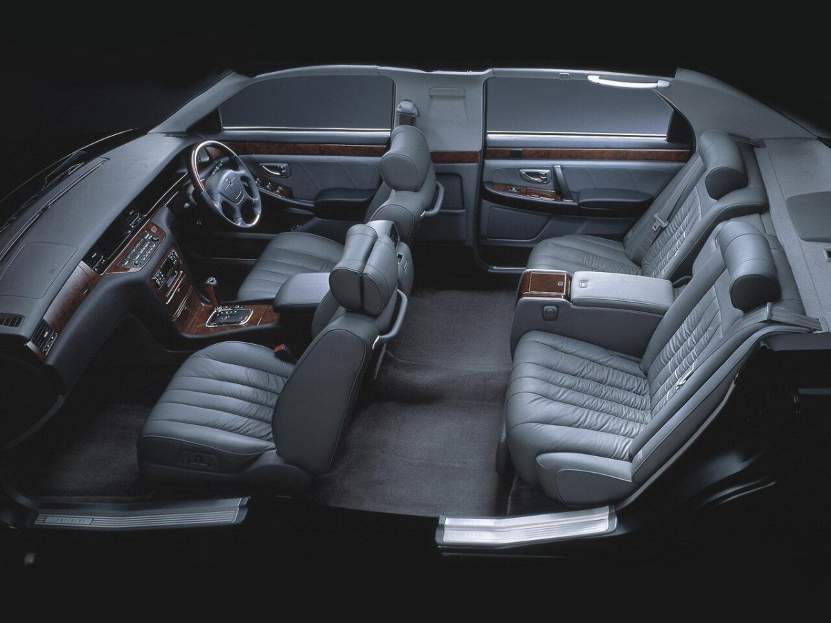 Mitsubishi Dignity 1999