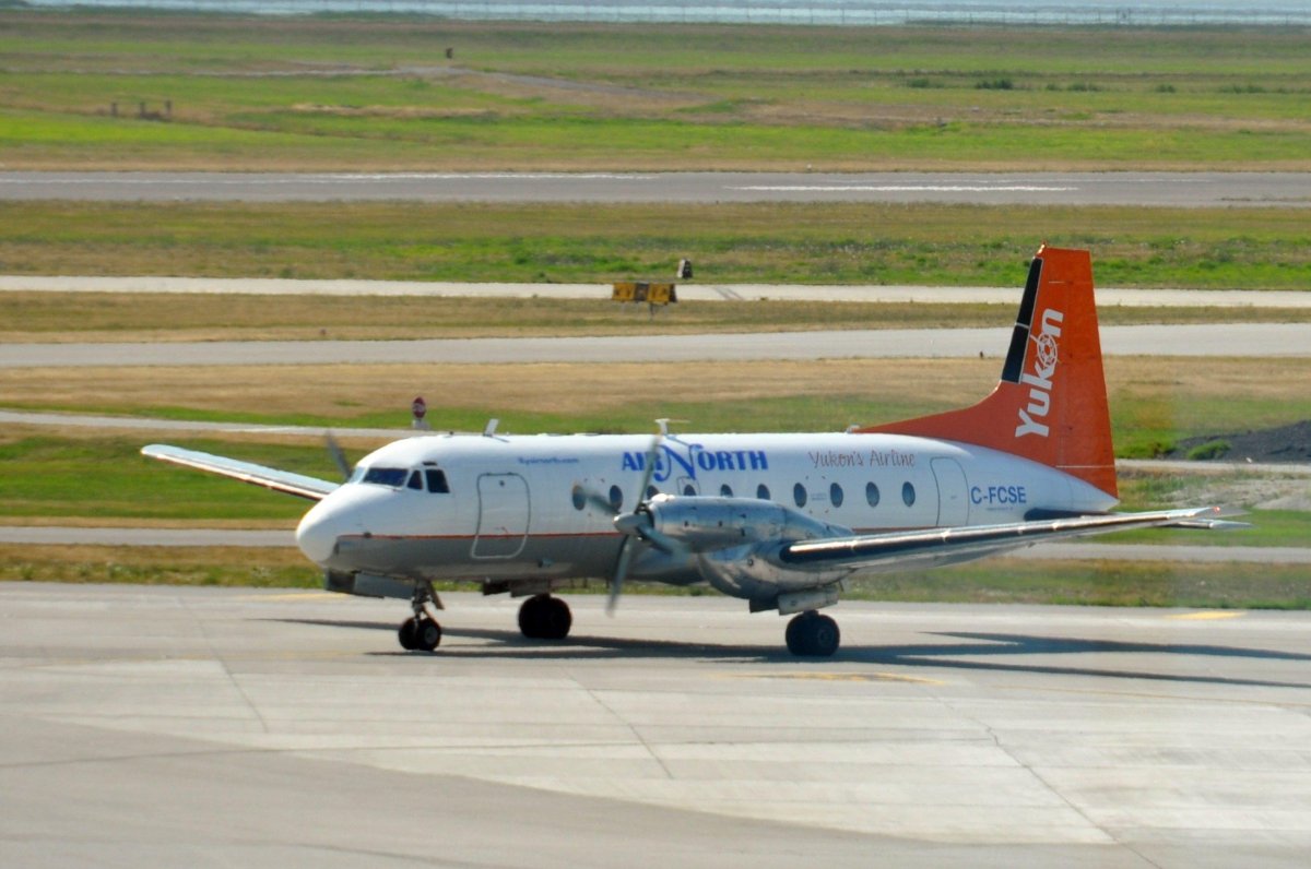 Самолет HS-748