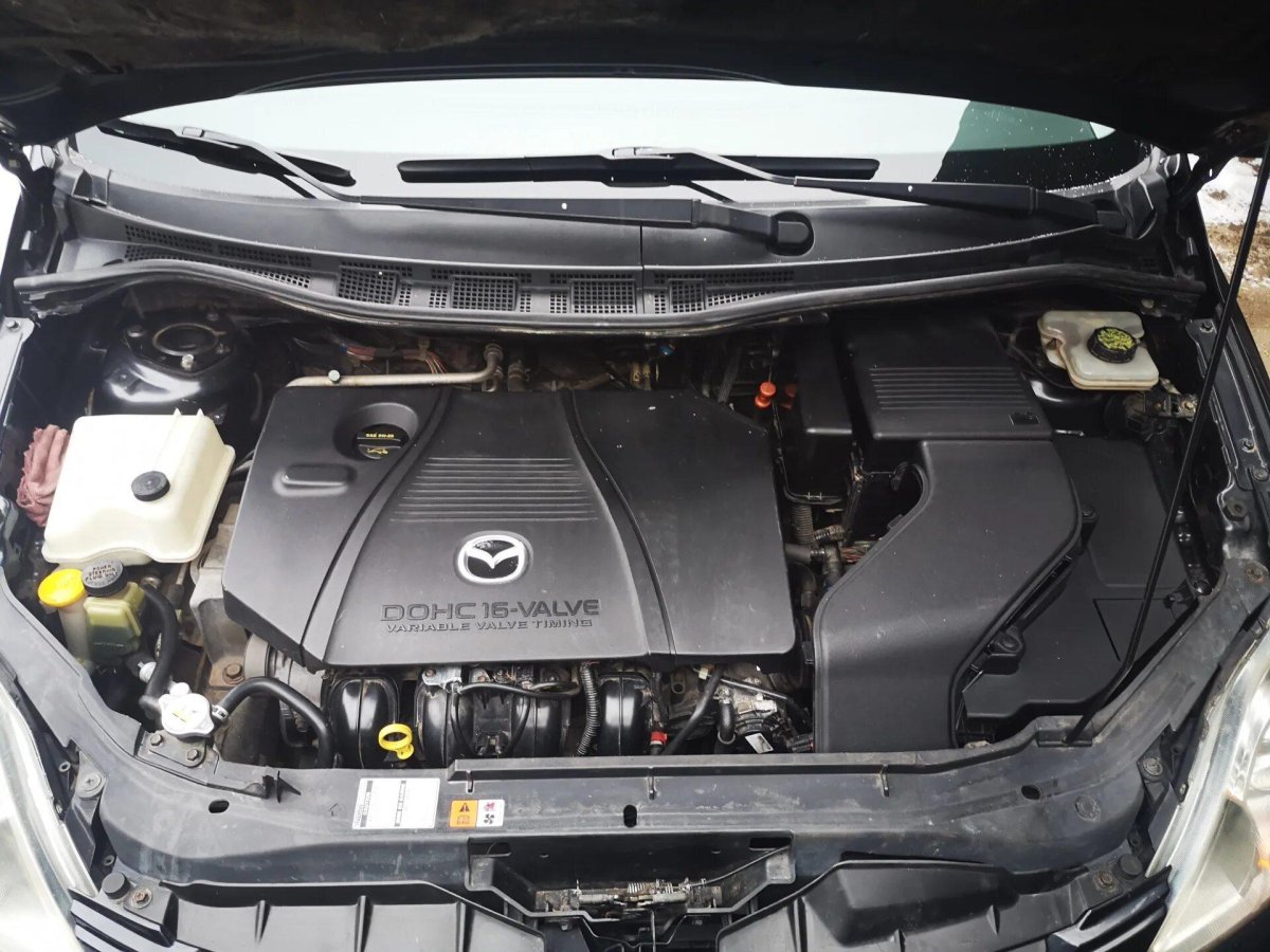 Подкапотное пространство Мазда 5