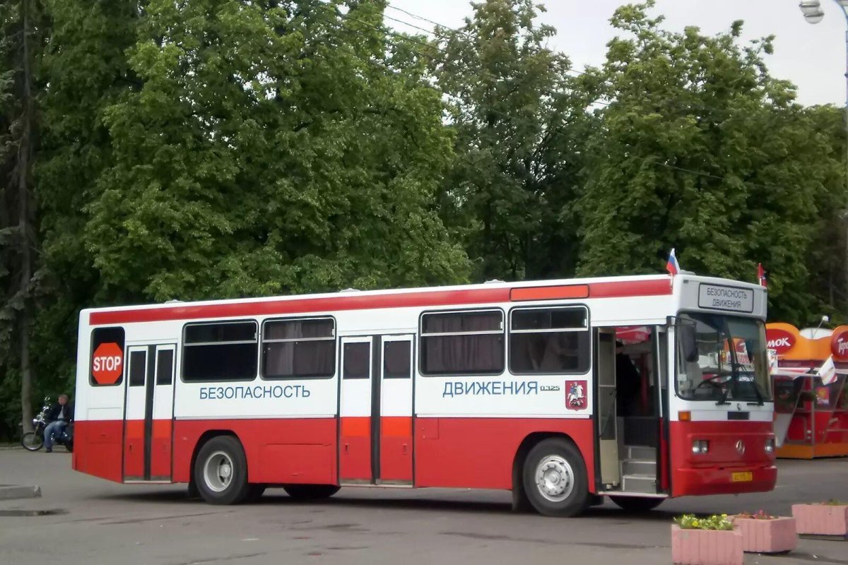 Автобус Mercedes-Benz o325