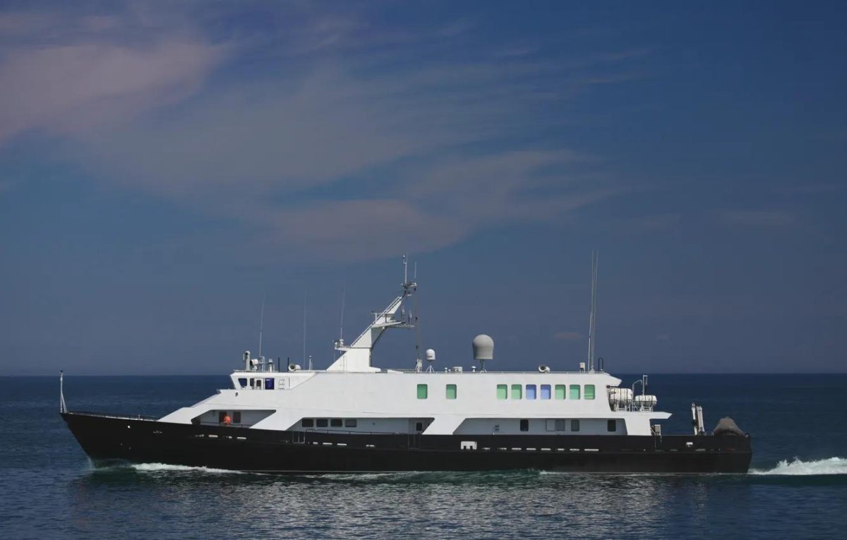 Катер связи КСВ-67