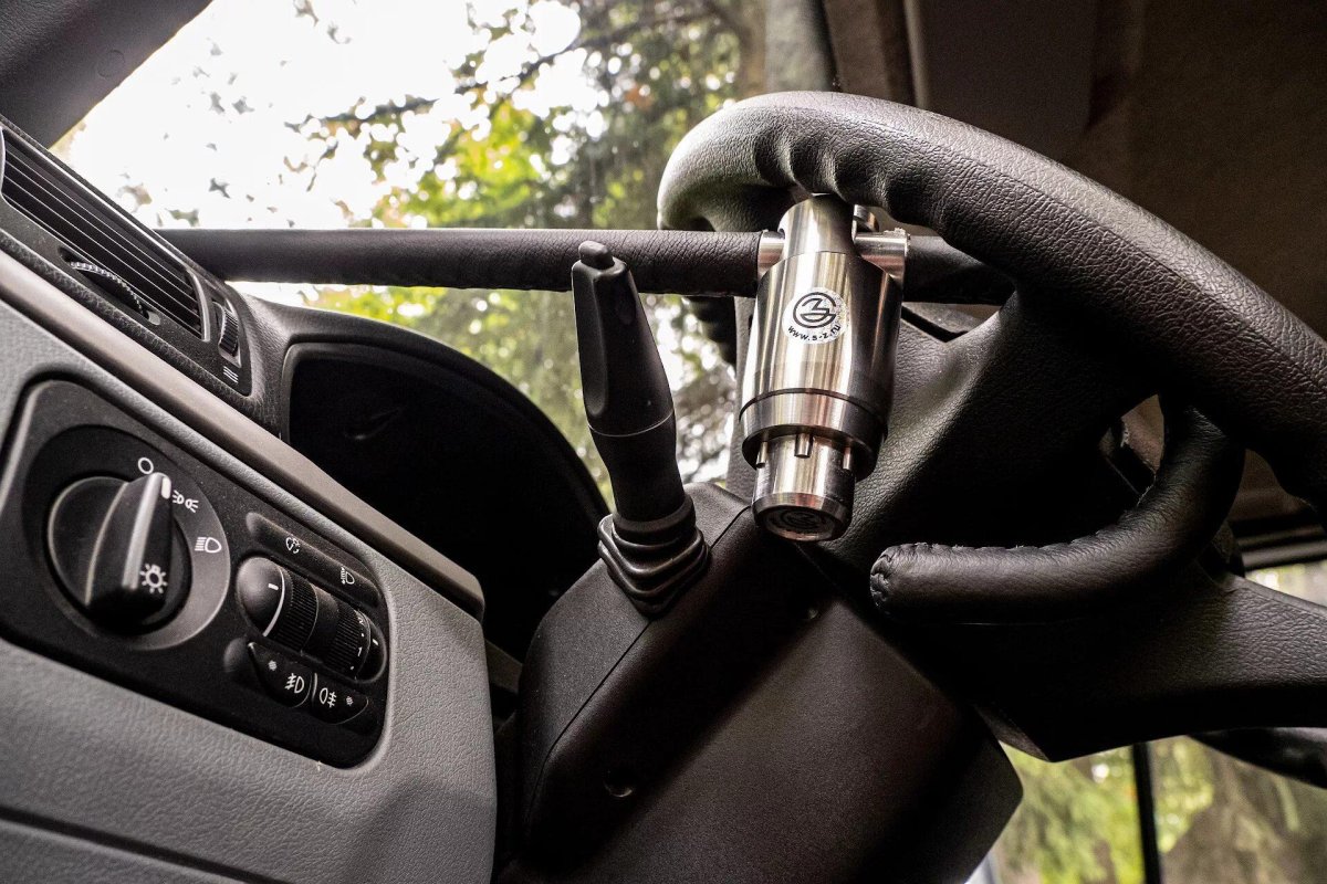 Противоугонка питон на руль автомобиля