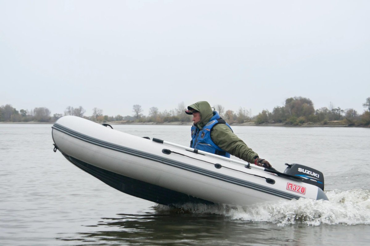 Лодка ПВХ на глиссере