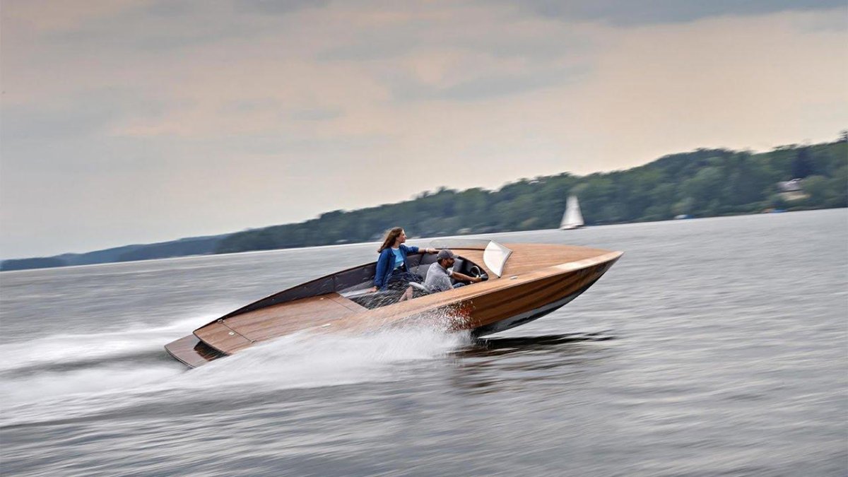 Моторная глиссирующая лодка KS-500