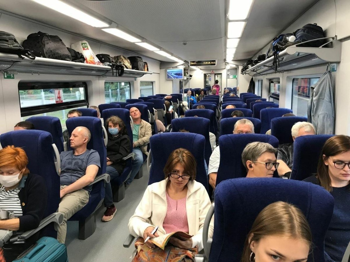 Комфорт поезд Ласточка 820