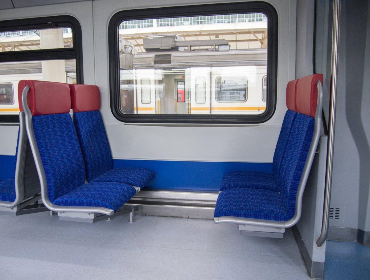 Комфорт поезд Ласточка 820