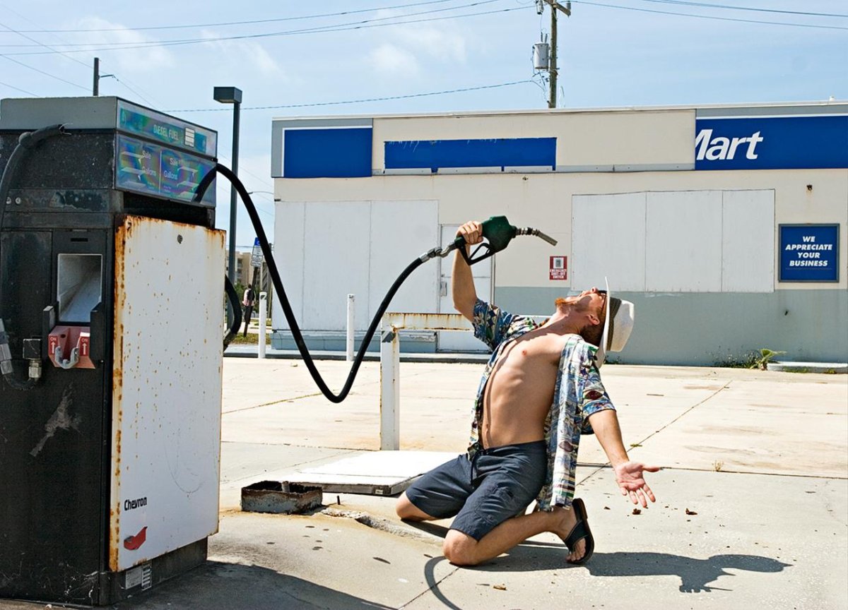 Заправщик АЗС