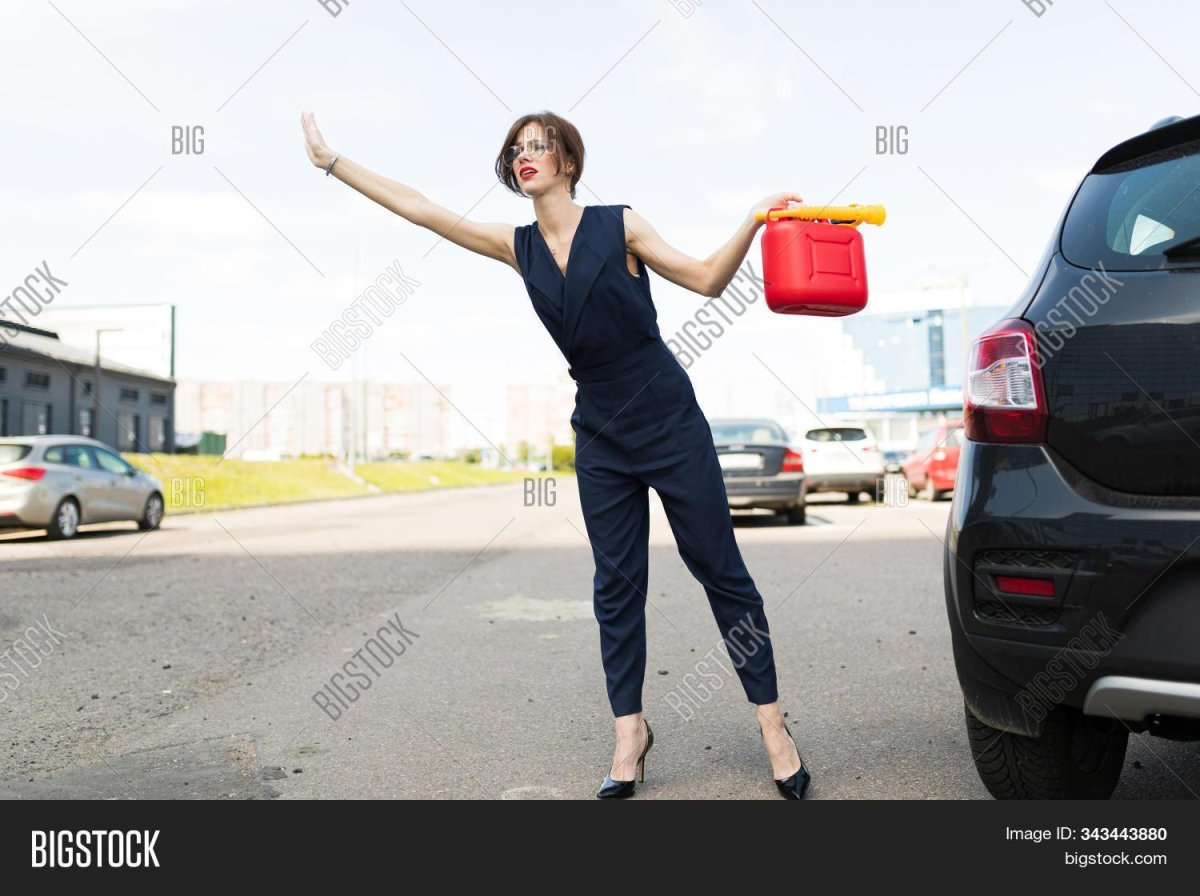 Человек с канистрой