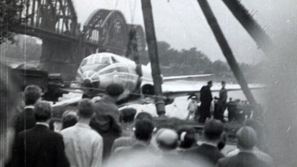 Приводнение самолета на Неву в 1963