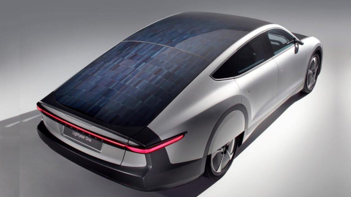 Lightyear one машина