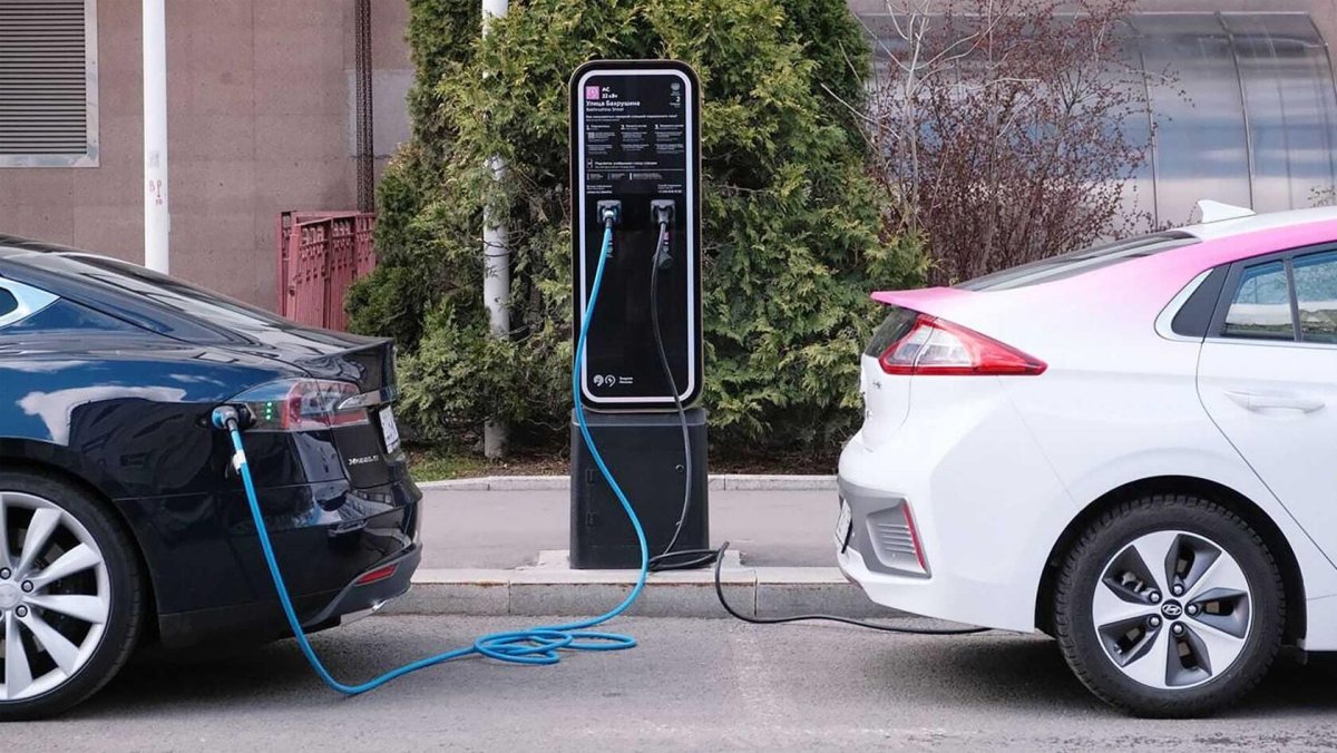 Станция зарядки электромобилей, Москва, Глинищевский переулок