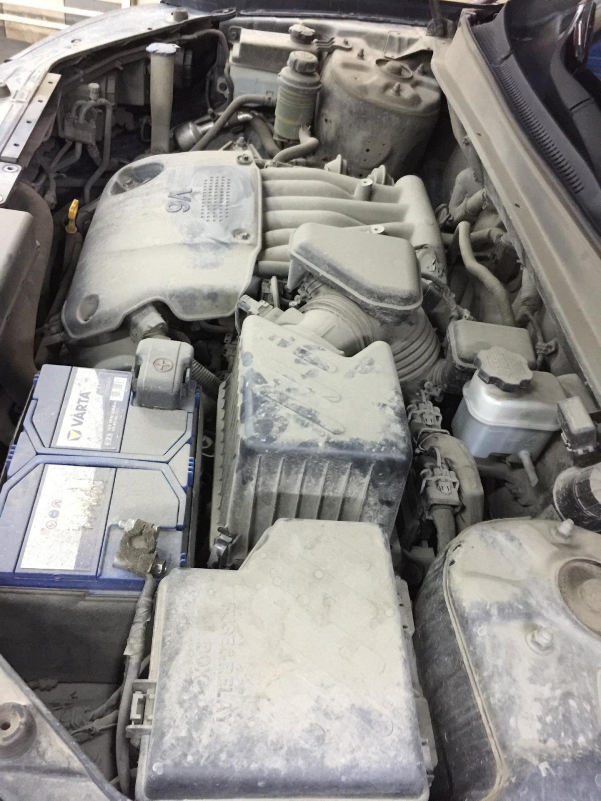 Подкапотное пространство Санта Фе 2.7