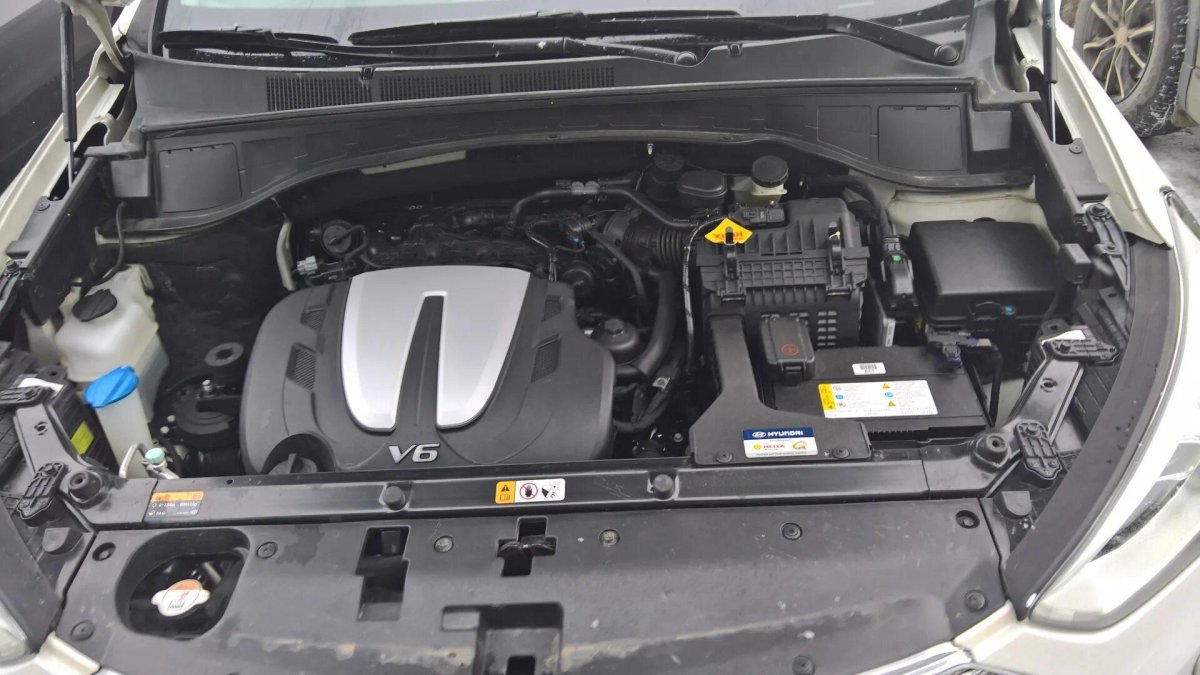 Санта Фе 3 подкапотное пространство аккумулятор