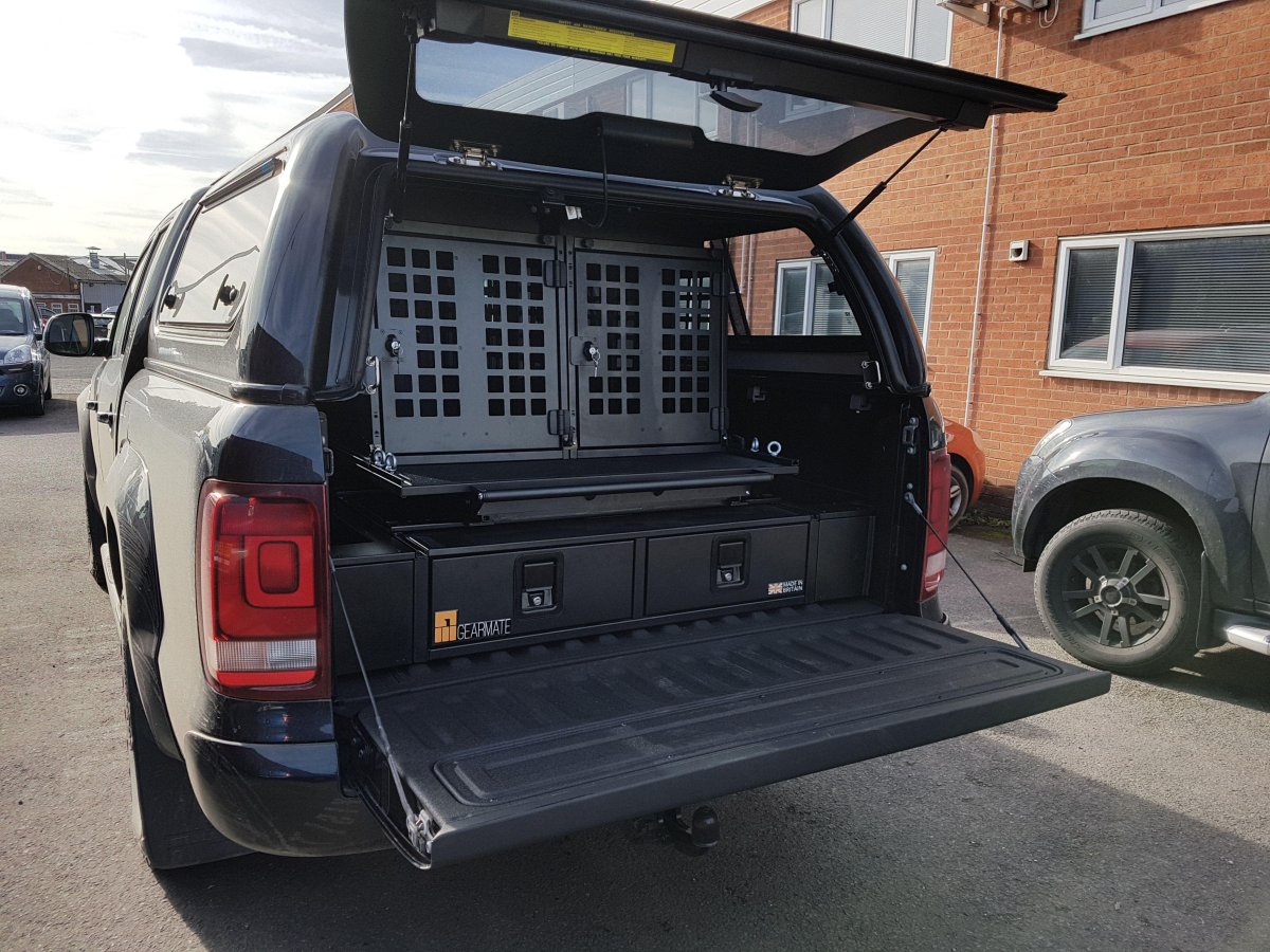 Перевозка собаки в пикапе