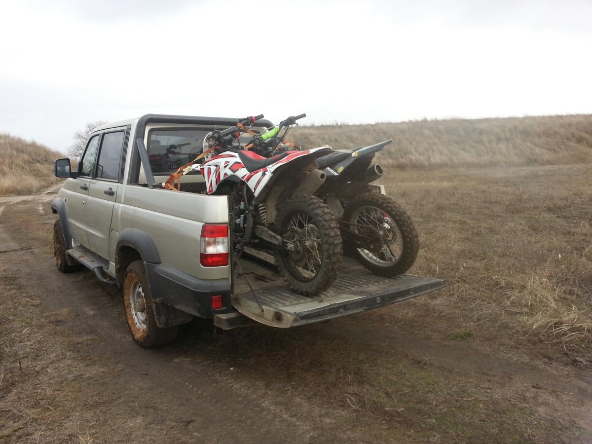 УАЗ Патриот пикап перевозка мотоцикла