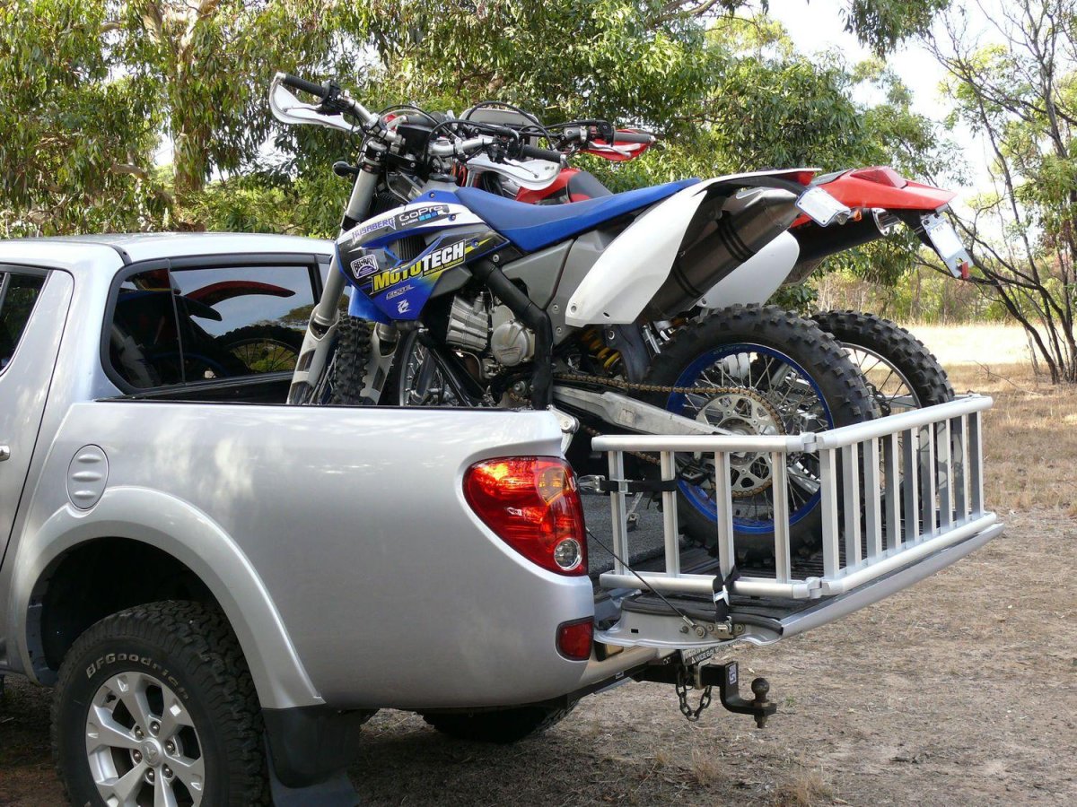 Mitsubishi l200 с мотоциклом