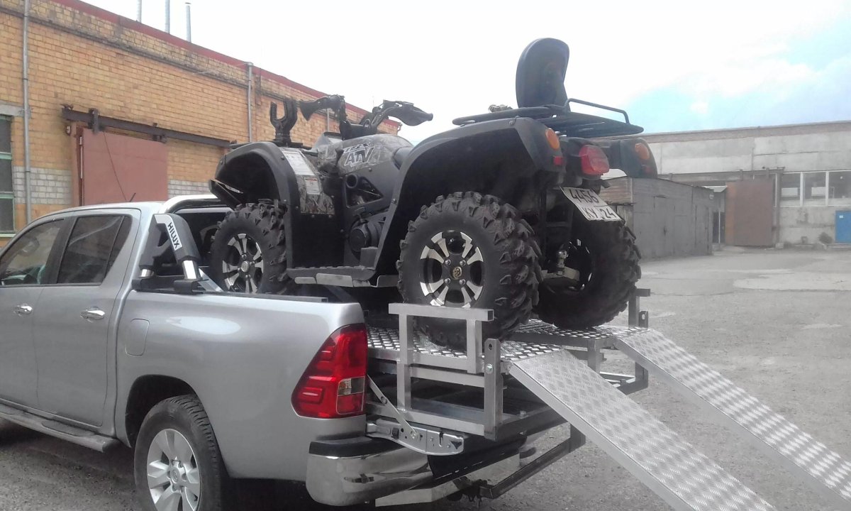 Dodge Ram с квадроциклом