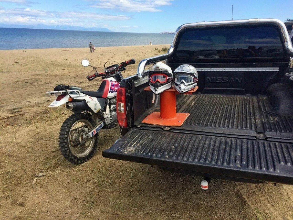 Мотоцикл в кузове пикапа l200