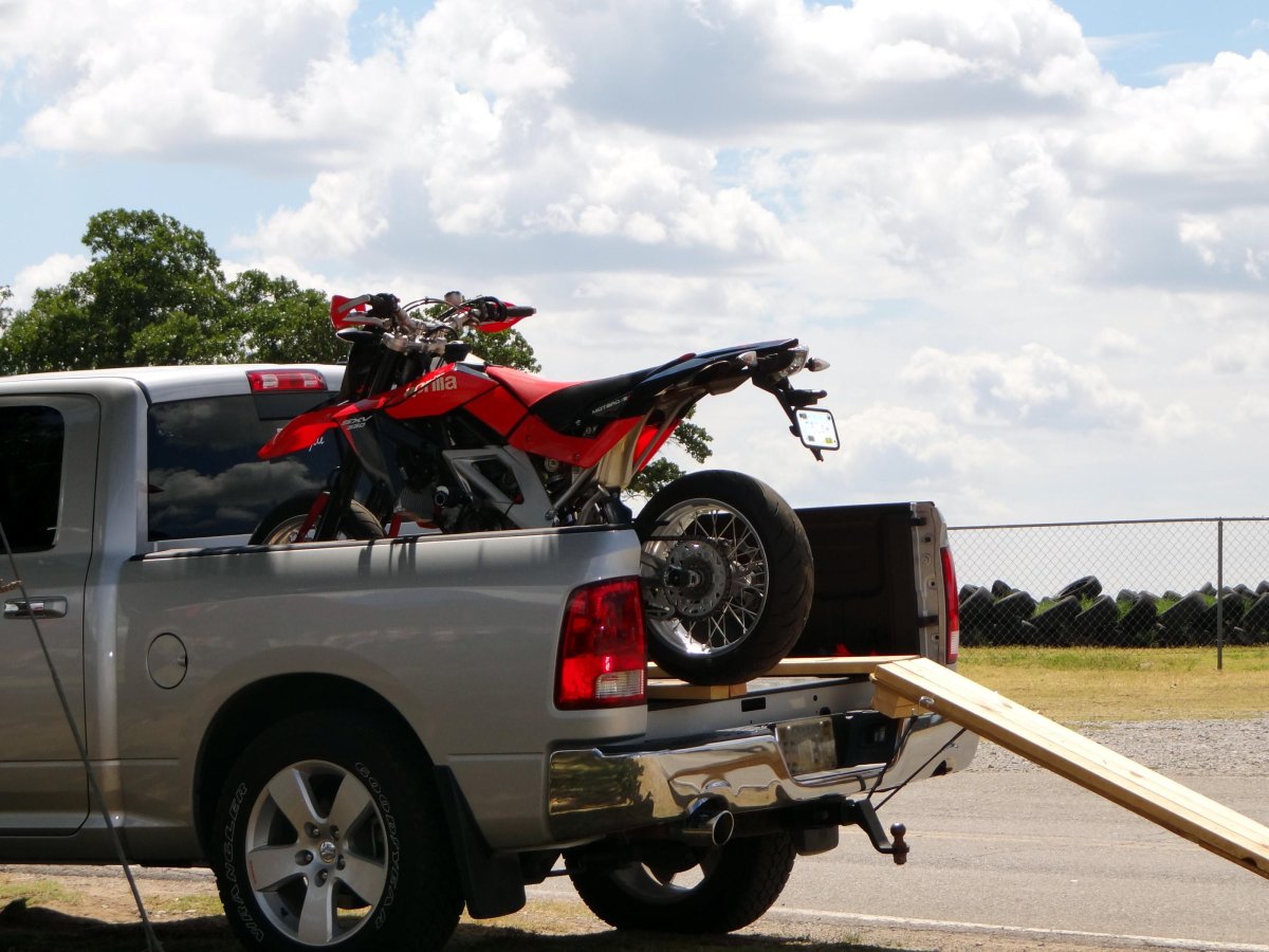 Мотоцикл в пикапе