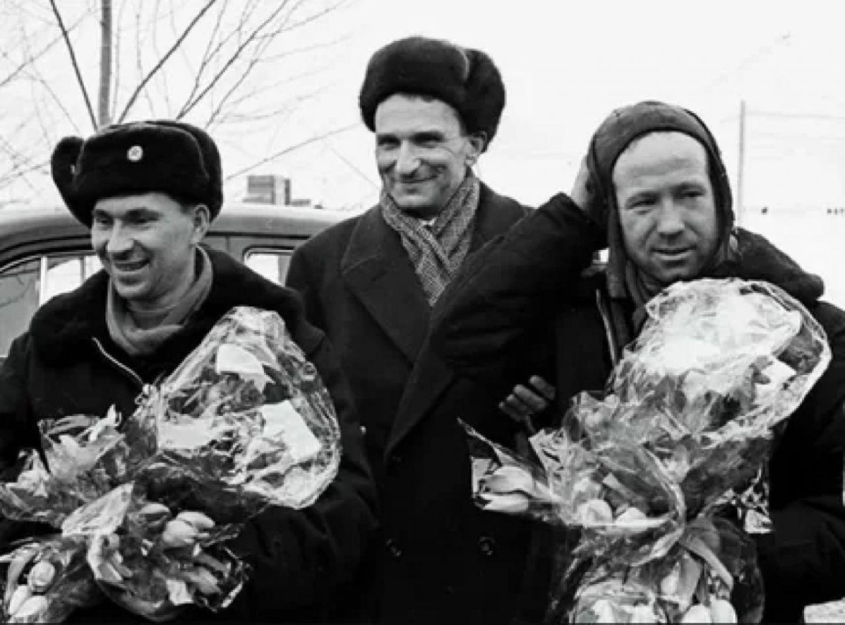 Леонов и Беляев приземлились в тайге