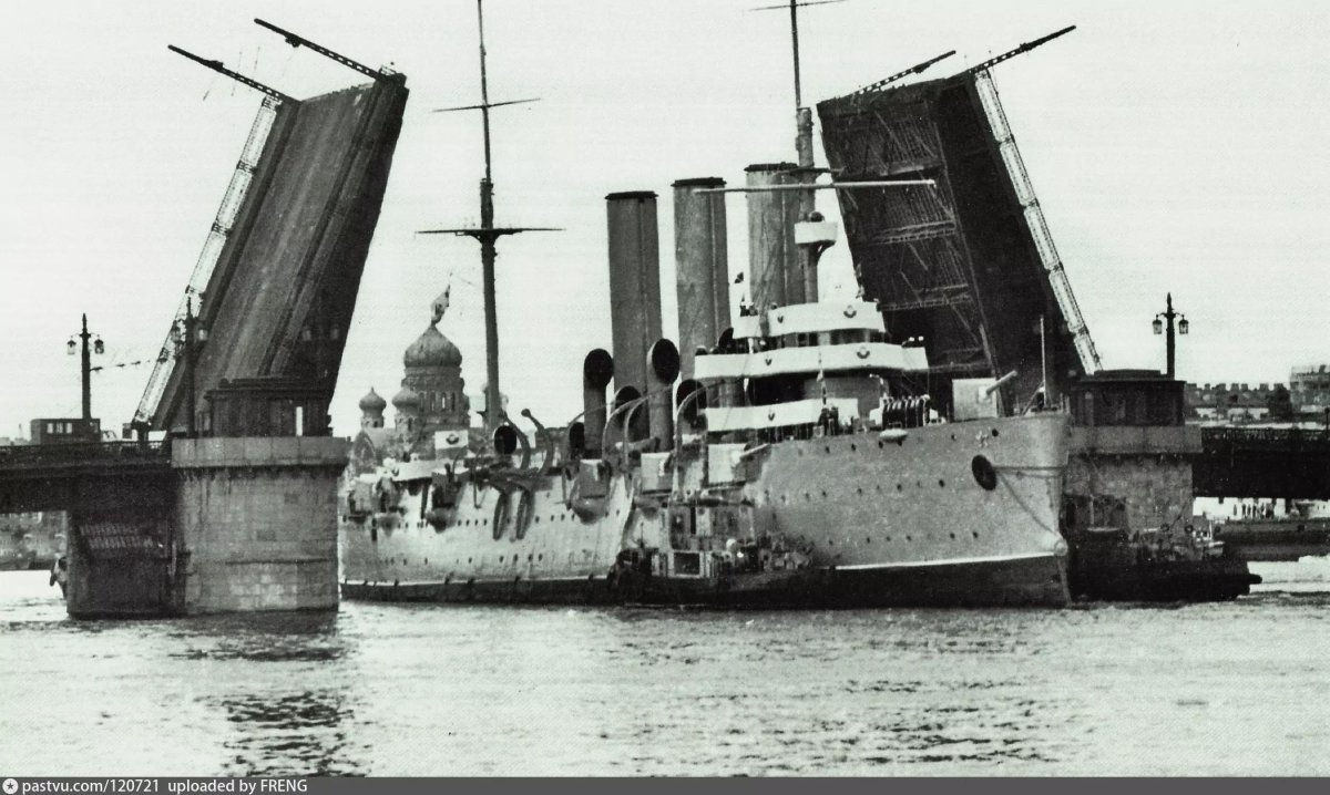 24 Мая 1900 г. в Петербурге спущен на воду крейсер «Аврора»