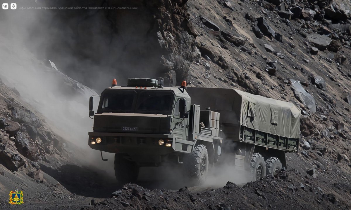 Тягач баз-69092